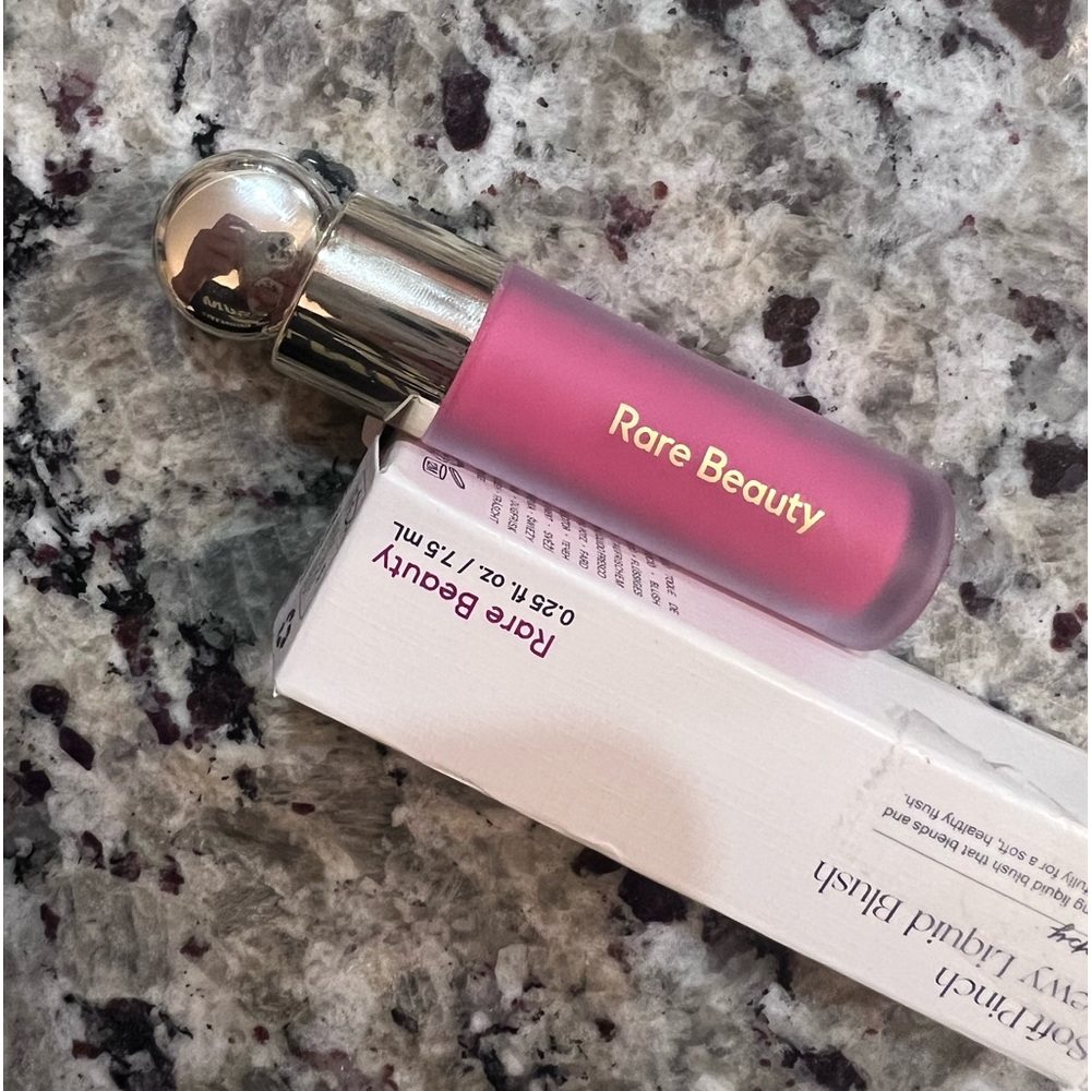 RARE BEAUTY blush shade Happy